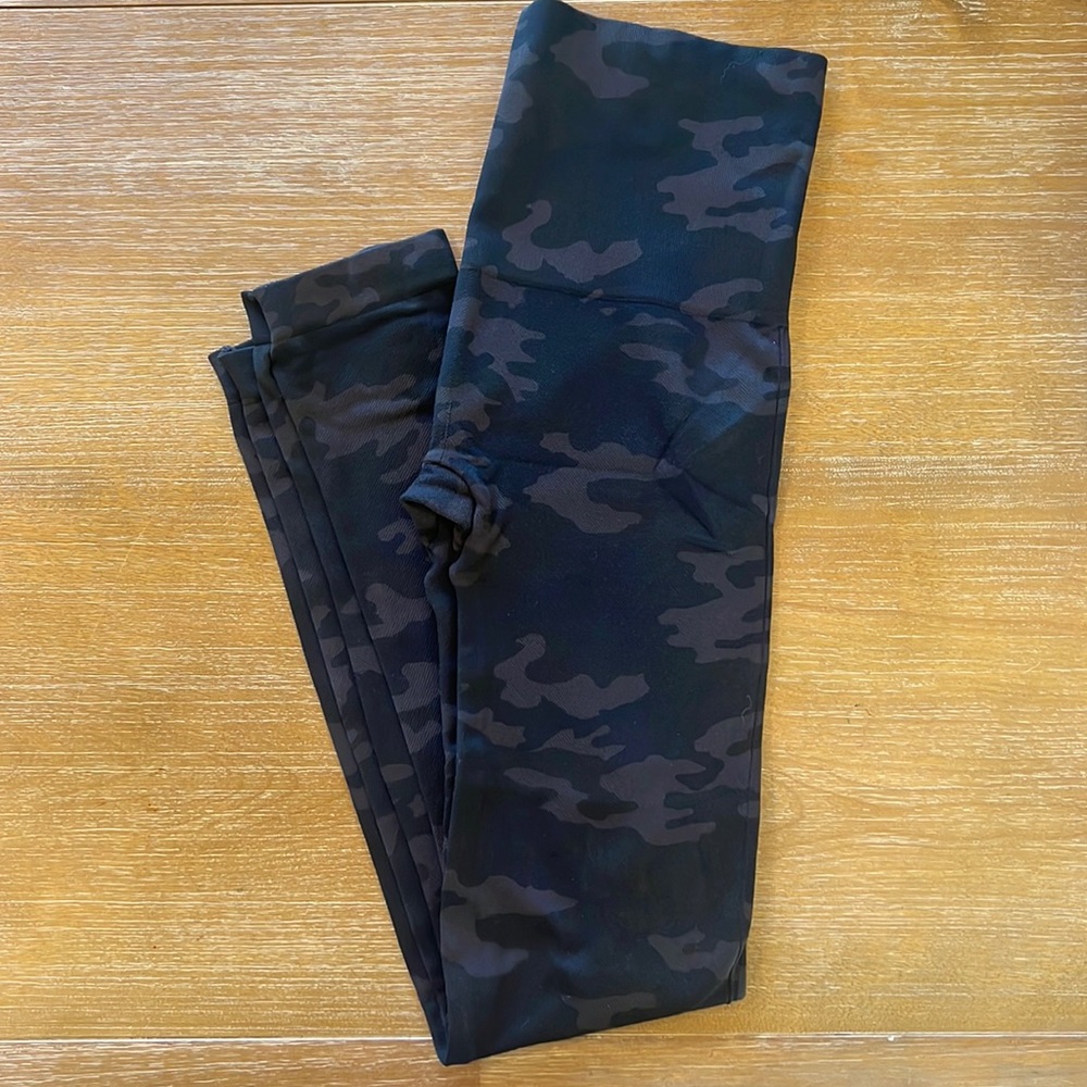 Spanx Camo Leggings. Size M. EUC.